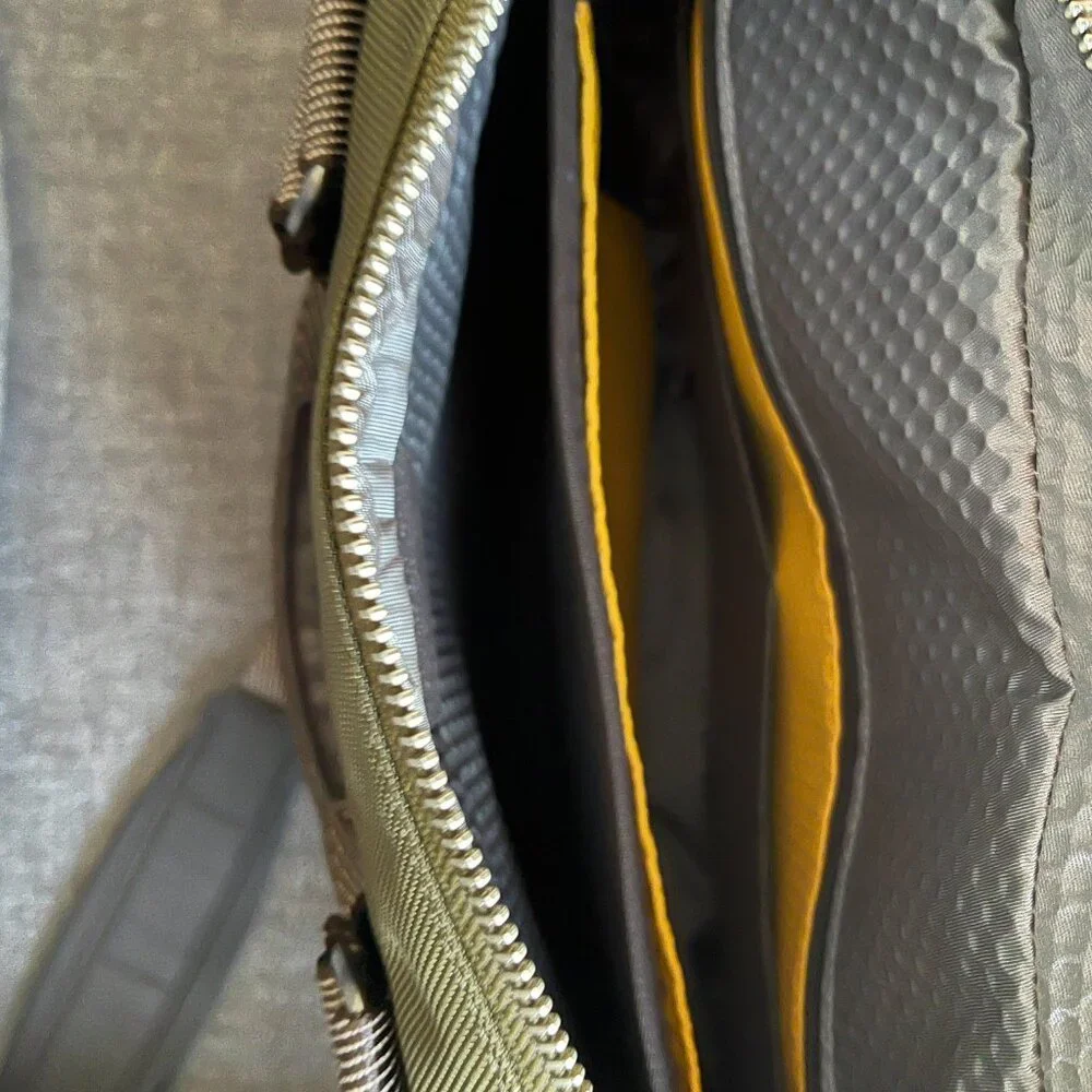 Tumi Alpha Bravo Pinckey Flap Brief    New without Tag